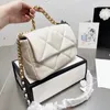 Dames messenger flap lederen gouden ketens bakken schoudertassen luxe ontwerper Qulited 25 cm beige handtassen zwarte gezwollen crossbody handtas dame mode schattige portemonnees