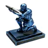 Cavaliere esecutivo in metallo Portapenne Decorazioni da scrivania Statua del soldato dell'ufficio Supporto per matite Supporto per organizer Regalo per uomo