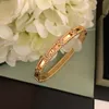 Bracelets de mode de marque bracelet de bracelet de créateur pour femmes plaquées en or cristal à quatre feuilles perlee sweet houbougle fleur de la fête de la Saint-Valentin