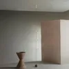 フロアランプモダンランペピードゴールドトリポード木製ランプベッドルームライトフェザーインダストリアル