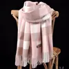 Designer Cashmere Scarf Winter Women and Men Long sjaalkwaliteit Hoofdband Fashion Classic Gedrukte check Big Plaid Shawls B