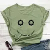 Não se preocupe, seja camiseta feminina camiseta feliz inspirando o rosto retro smiley positivo