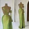 2023 Арабская русалка расщепленные выпускные платья Мятный зеленый бисера с блестками с блестящими шейками.