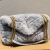 Toppdesigner handväskor axel crossbody väska på läder höst och vinter ny hår mode väska hög textur tyg topp tillverkare låg pris direktförsäljning