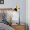 Lâmpadas de mesa Lâmpada moderna para a sala de estar de cabeceira de ferro Decorada de ferro LED nórdico LED