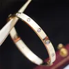 Ein klassisches Liebes-Schraubarmband, Designer-Armbänder, Luxus-Schmuck, Damen-Armreif, 18 Karat Gold, handwerkliche Farben, Gold, Silber, Rose, mit Samtbeutel, verblasst nicht und ist nicht allergisch