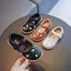 Kızlar prenses ayakkabılar bebek spor ayakkabılar 2022 bahar sonbahar nakış çocuklar deri ayakkabı İngiliz tarzı çocuk öğrenci ayakkabı