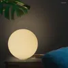 Bordslampor Modern LED Ball Desk Lamp 15cm 20 cm 25cm Globe Milk White Round Glass Shade Dioscuri Parete Soffitto