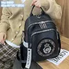 Fabrik -Outlet -Umhängetaschen Süßes und modisches besetzte Handtasche Street Persönlichkeit Rivet Rucksack Mode geprägtes Leder gesticktes Handtaschen 2130#