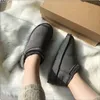 2022 Botas AUS Designer de neve tênis tornozelo de inverno curto Sapatos de inverno triplo preto castanha roxa rosa marinho cinza clássico feminino garotas femininas garotas