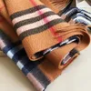 Scarf designer Scarf Cashmere sciarpe inverno uomini donne di qualità morbida a scialle spesso sciarpa di moda maschile a impacchi lunghi dimensioni 180x30 cm