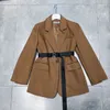 Top Women's Suit Coat Exhible Spring Designer Justice Matching Matching Trivengle Letter Top Exped and Long Stud