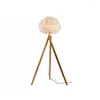 Floor Lamps Nordic Modern Simple Feather Wood Lamp Individual Creative Exhibition Hall Bedroom Study Living Room Decoration