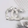 20Style Mixed Simple Double Pins Luxury Brand Designer Brosches Ber￶mda kvinnor Rhinestone Tassel Design Suit Pin Wedding Party Jewelry Accessories