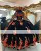 2023 Applique floral de veludo Aplique Charro Quinceanera Vestidos com bon￩ fora do ombro Vestido de baile de xale destac￡vel Vestido mexicano Sweet 15 Girls Dress