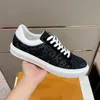 Buty designerskie Modne trampki klasyczne mężczyzn Mieszkańcy Trenery Vintage Flower Flower Sneaker Rozmiar 38-45 z pudełkiem