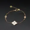 18K Gold Clover Designer Charm Bracelets Italy Luxury Brand Elegant Mother Pearl 4 Leaf Flower Sweet Bracelet Bangle with Shining 241G