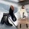 Design de designer de botas de marca curta feminina 2022 outono e inverno grosso senso de moda tamanho 34-40