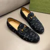 Design de luxe de nouvelles chaussures Semelle extérieure résistante à l'usure Baskets décontractées Costume formel Chaussures de tapis tendance en cuir pour hommes