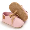 حديثي الولادة أول مشاة الأطفال بويز فتيات أحذية كلاسيكية جلدية من المطاط النعل الوحيدة المضادة للانزلاق لأحذية الأطفال الرضع الفتاة
