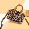 Kvinnor axel crossbody tygväskor lyxiga pvc leopard handväska modedesigner flicka shopping väska kuddväskor handväskor hbp