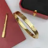 Fabriksdirektförsäljning Fashion Bangles Armband för par platina pläterade anpassade lyxsmyckesdesigner Armband Personliga punktillbehör