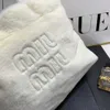 Totes Bolsos de hombro Otoño e invierno nuevo producto m-u bolso de mano de piel un hombro portátil felpa compras color caramelo desplazamiento blanco