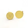 Womens Luxury Jewellerylvs의 Charm Stud Earrings Designer CCIS 단색 중공 4 개의 잎 꽃 밴드 다이아몬드 비대칭 귀걸이 라운드 브랜드