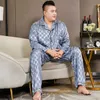 Ropa de dormir para hombres 3XL-5XL Tamaño grande Pijamas de seda a cuadros negros Satén Hombre Otoño Conjunto de 2 piezas Camisa de manga larga y pantalones Ropa de dormir Trajes Hombres Pjs T221103