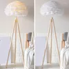 Floor Lamps Nordic Modern Simple Feather Wood Lamp Individual Creative Exhibition Hall Bedroom Study Living Room Decoration