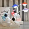 Bordslampor Creative Astronaut USB Night Light Led Desk Lamp Reading Space Man Decoration for Bedroom Bedside