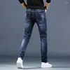 Herrbyxor mager jeans män mode 2022 designer klassiska mäns broderade byxor smala casual streetwear long man