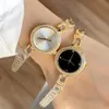 Marque de mode montres-bracelets femmes dames fille cristal calèche Style luxe métal acier bande Quartz horloge COA 15