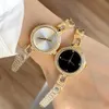 Fashion Full Brand Pols Women Dames Girl Girl Crystal Horse Carripy Style Luxury Metal Steel Band Quartz Clock CoA 15