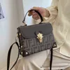 مصمم إلكتروني اليد المرأة الجديدة غطاء قفل حقيبة مربع صغير شخصية Crossbody Box Bag Fashion Handbags Outlet