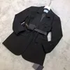 Top Cappotto da donna all'inizio della primavera giacche firmate abbinabili alla moda con lettera a triangolo invertito top abiti medi e lunghi Nylon299I