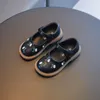 Meninas Sapatos de princesa Baby Sneakers 2022 Primavera Bordado de Autumn Sapatos de couro British Style Kids Sapato estudantil