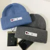 bonnet designer bonnets d'hiver chapeau tricoté pour hommes et femmes mode casquettes de crâne lettres chapeaux de rue souriant visage couleurs de casquette disponible262q