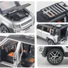 Moulé sous pression Modèle de voiture 1/24 Rover Defender SUV Alliage Jouet En Métal Véhicules Tout-Terrain Simulation Collection Enfants Cadeau 221103