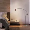 Vloerlampen LED -licht Postmoderne creatieve vergulde vislamp voor woonkamer slaapkamer bed verticale ijzeren decoratieve lichten