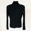 Maglioni da donna Dolcevita rosso corallo nero Pullover Primavera Moda spalla con bottone leone dorato