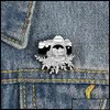 Pins broches pins broches sieraden outdoor avontuur reiscamera bergbloem cowboy backpack badge European unisex legering ena otlst