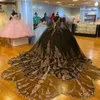 فستان أسود منتفخ للحفلات فساتين Quinceanera مع تول طويل ملفوف من الدانتيل الذهبي مزين بأشرطة سباغيتي حلو 16 فستان الأميرة Aso Ebi عيد ميلاد رسمي ملابس CL1361