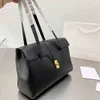 Totes the Tote Messenger Дизайнерские сумки Брендовые женские сумки для подмышек Пригородные сумки для покупок большой вместимости Кожаный портативный кошелек на плечо 220816