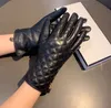 Luxury designer gloves leather padded winter gloves fashionable and versatile classic women's glovess warm windproof anti-freeze with box very good nice