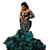 Arabiska Emerald Green Prom -klänningar Lyxiga paljetterade spetsar från axeln Långa ärmar Ruffles Tiered Organza Sequins Evening Dress Mermaid Formal Party Gowns 403