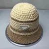 Fascino classico Lusso Autunno Inverno P Lettera cappello Moda uomo e donna Cappelli a secchiello lavorati a maglia universali Autunno all'aperto Caldo regalo di Natale Opzioni colorate