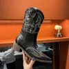 Kovboy Botları Batı Ayakkabı Bayanlar Mid Buzağı Kadınlar için Sandık PU Deri Nakış Sonbahar Kış Düşük Orta Kare Topuklar