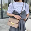 2023 Sacs à main Clearance Outlet Vente en ligne Classique bouton magnétique petit sac carré épaule messager portable en cuir synthétique fronde unique épaule qui peut être