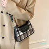 Sacs de soirée Style français Twist Strap Plaid Petite épaule sous les bras pour femmes Tendance Design Laine Tissu Bandoulière Dames Sacs à main